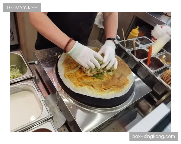 王濛排队买煎饼，手上那块表把整个摊位照成了VIP区